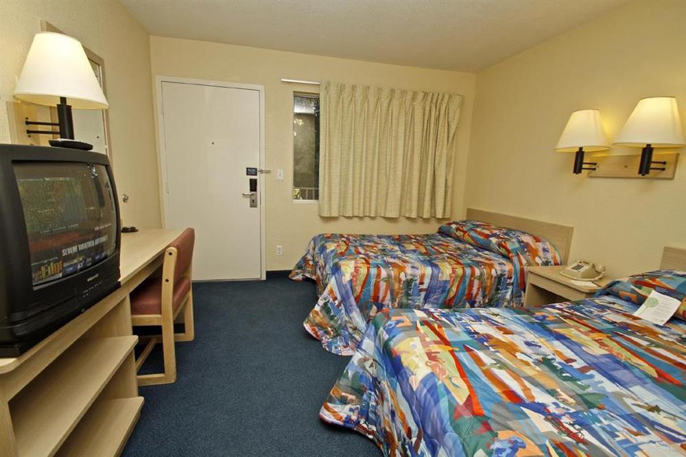 Hotel 6-porterville, Ca 3*